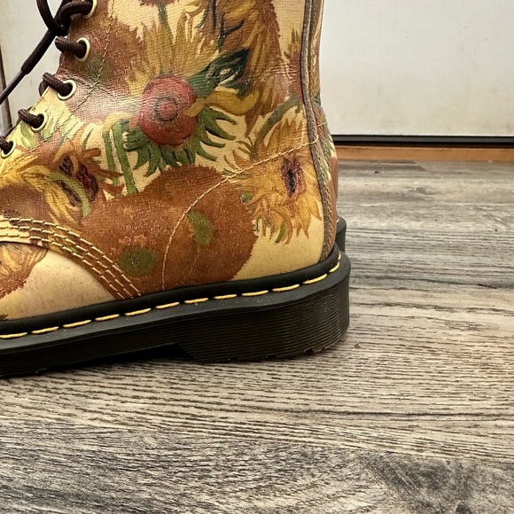 Limited Edition Dr. Doc Martens Van Gogh Sunflower Painting Design Boots Sz 7 Wo - Picture 9 of 9